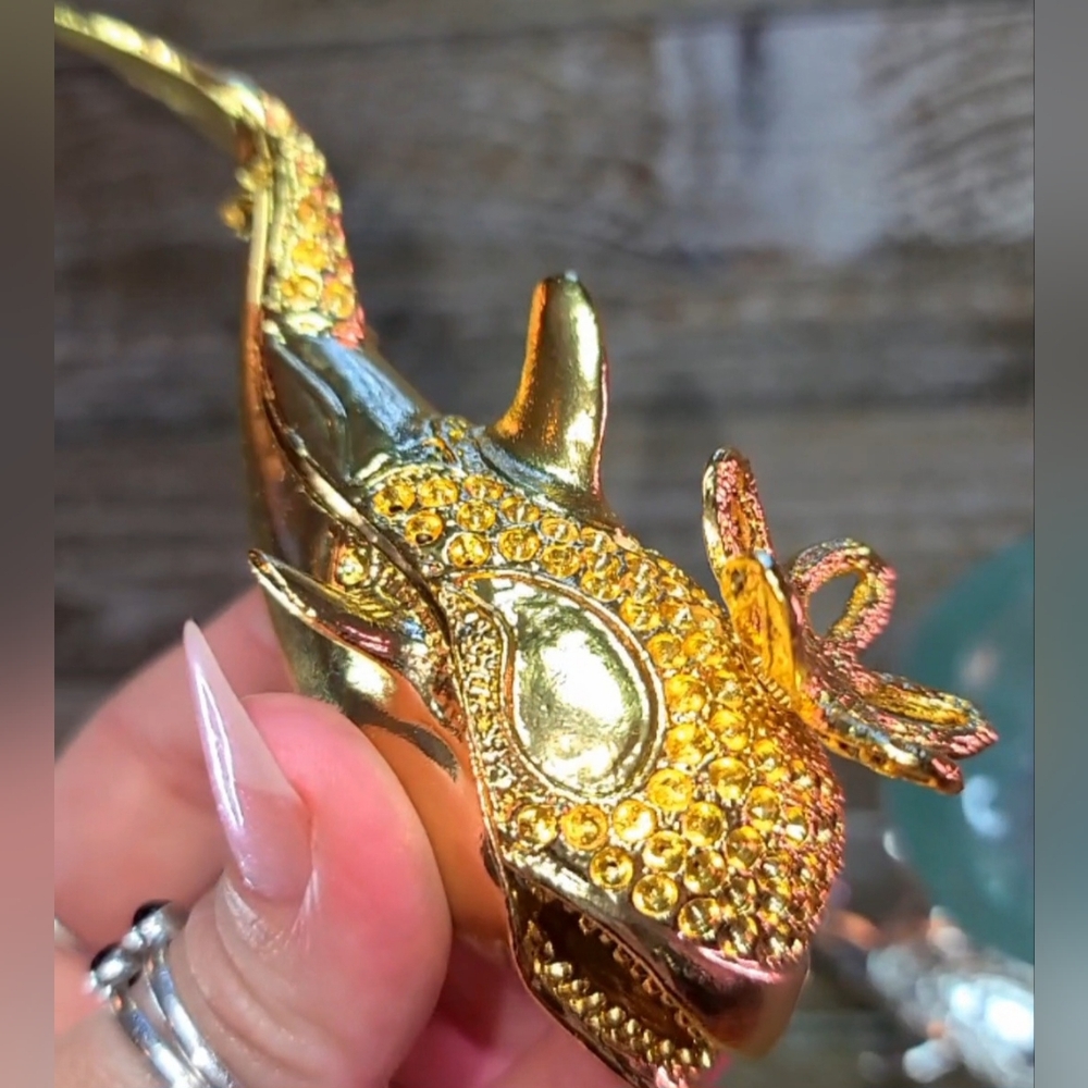 Gold metal whale trinket box crystal‎ sphere holder